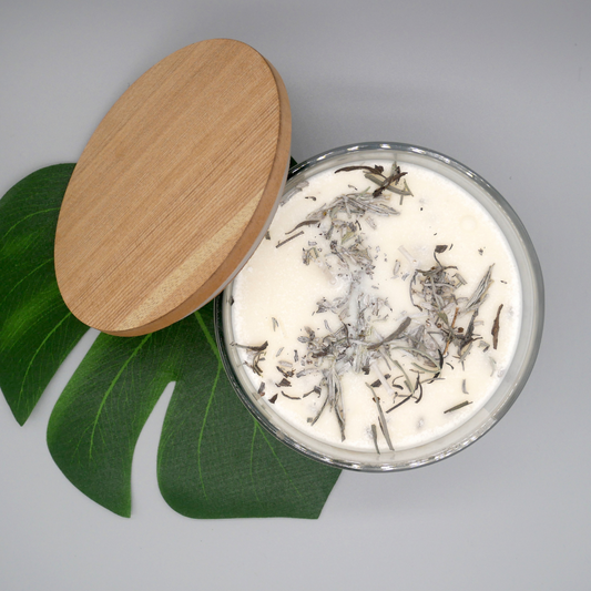 English Lavender & Dead Sea Salt Aromatherapy candle 50cl open product with wooden lid